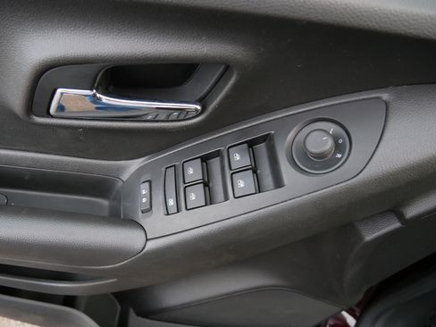 Used 2020 Chevrolet Trax LT w/ LT Convenience Package image 20