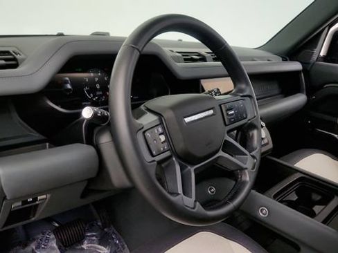 Used 2024 Land Rover Defender 110 X-Dynamic SE AWD/4WD image 43