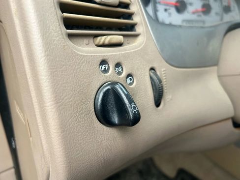 Used 2001 Ford Explorer Sport image 12