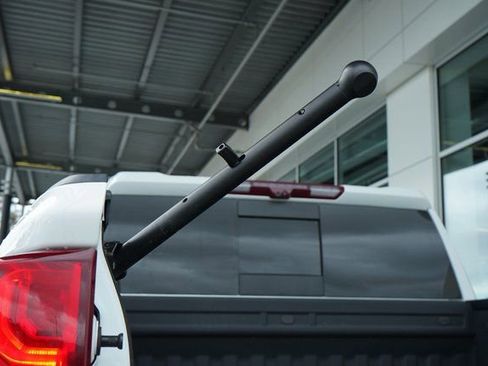 Used 2022 Chevrolet Silverado 1500 ZR2 w/ Technology Package image 18