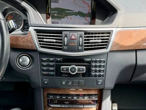 Used 2013 Mercedes-Benz E 350 4MATIC Sedan image 23
