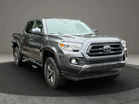 Used 2021 Toyota Tacoma SR5 w/ SR5 Appearance Package (SM) image 3