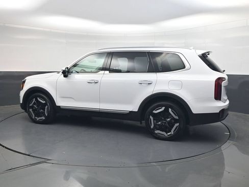 Used 2025 Kia Telluride S FWD image 8