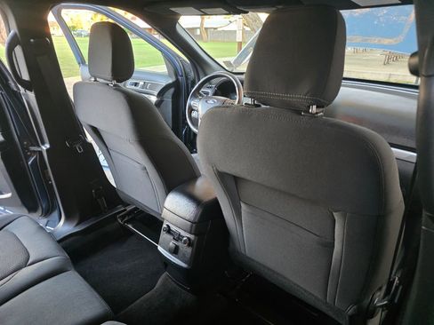 Used 2018 Ford Explorer XLT image 30