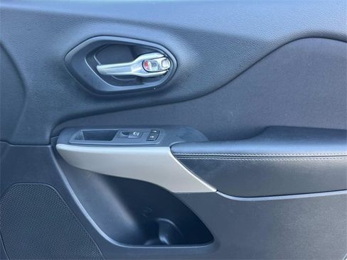 Used 2017 Jeep Cherokee Latitude w/ Safety/Convenience Group image 22