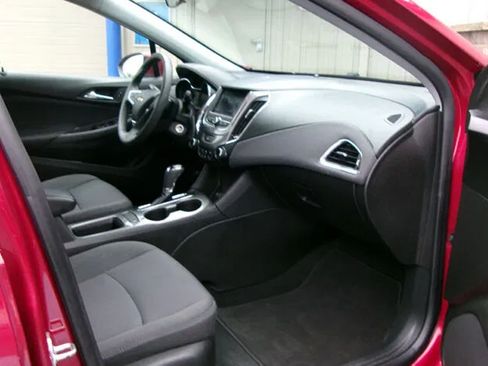 Used 2019 Chevrolet Cruze LT FWD image 9