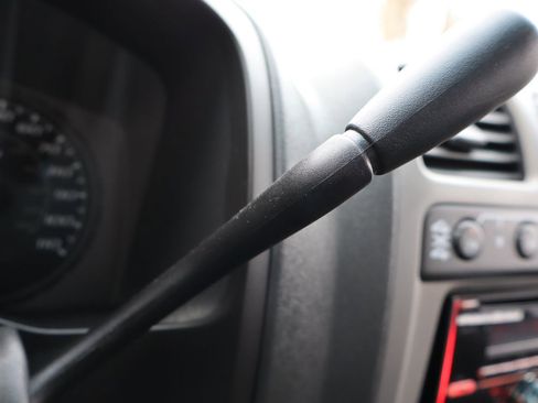 Used 2005 Chevrolet Colorado LS image 30