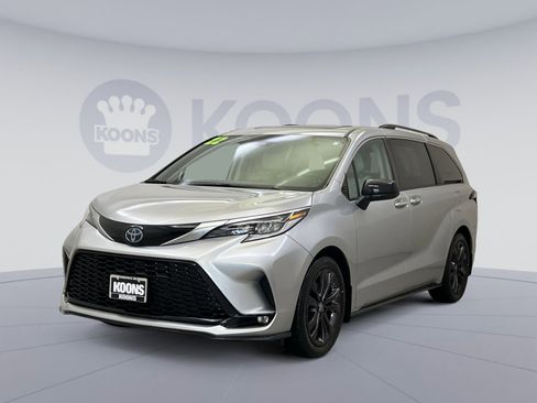Used 2022 Toyota Sienna XSE w/ XSE Plus Package FWD image 1