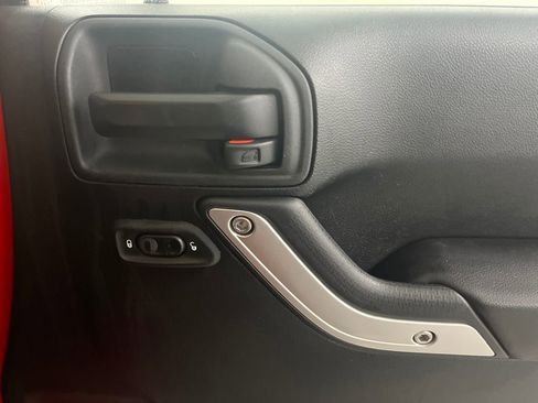 Used 2017 Jeep Wrangler Unlimited Rubicon w/ Connectivity Group image 56