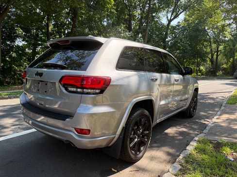 Used 2019 Jeep Grand Cherokee Altitude image 5