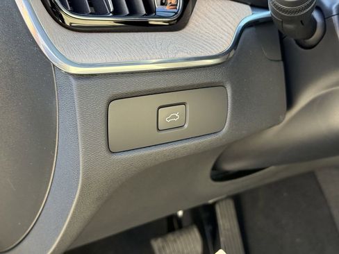New 2026 Volvo XC60 B5 Plus w/ Protection Package Premier image 18