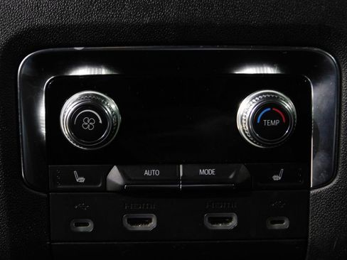 Used 2021 GMC Yukon XL SLT w/ Rear Media and Nav Package AWD/4WD image 80