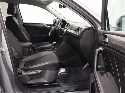 Used 2024 Volkswagen Tiguan SE image 15