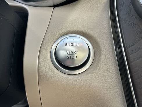Used 2019 Mercedes-Benz GLC 300 4MATIC image 11