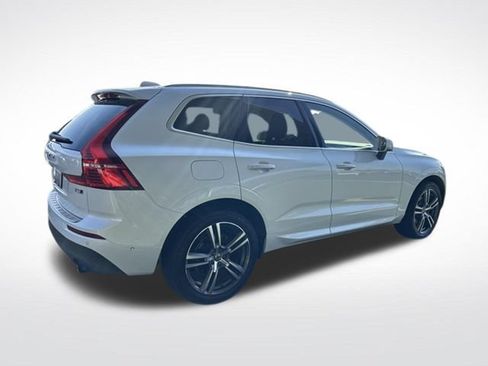 Used 2018 Volvo XC60 T5 Momentum w/ Vision Package AWD/4WD image 4