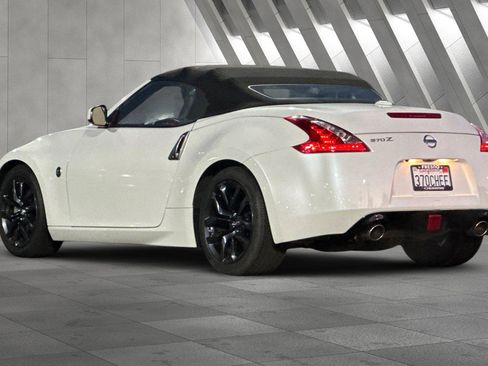 Used 2018 Nissan 370Z Touring image 6