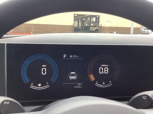 Certified 2025 Hyundai Santa Cruz SE image 36