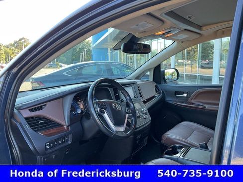 Used 2020 Toyota Sienna Limited Premium w/ Carpet Mat Package AWD/4WD image 37
