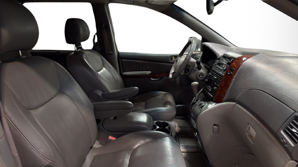 Used 2004 Toyota Sienna XLE w/ XLE Pkg 14 FWD image 9