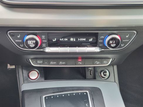 Used 2018 Audi SQ5 Premium Plus w/ Navigation Package image 21