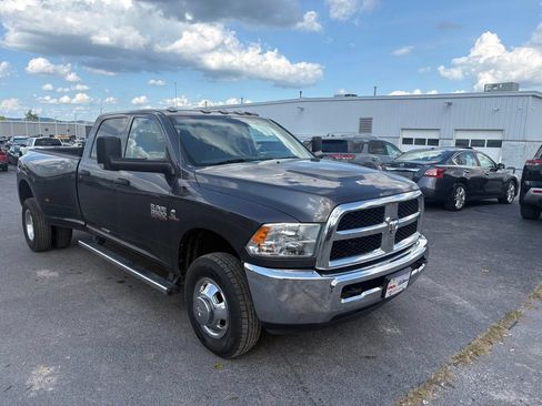 Used 2018 RAM 3500 Tradesman w/ Chrome Appearance Group AWD/4WD image 2