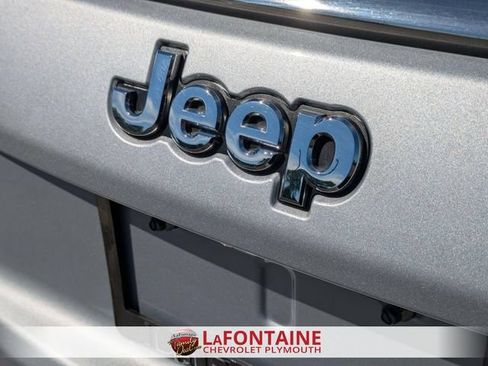 Used 2025 Jeep Compass Limited AWD/4WD image 9