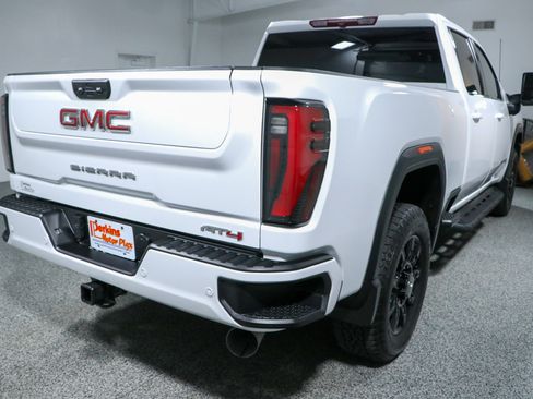 Used 2024 GMC Sierra 2500 AT4 AWD/4WD image 7