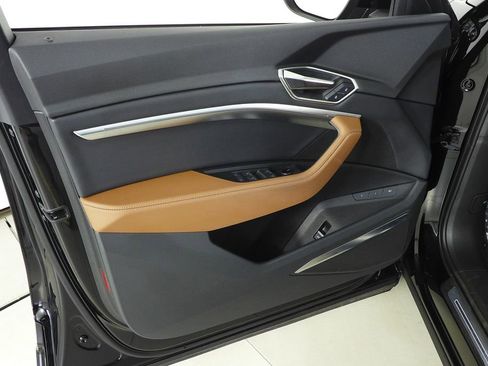 Used 2024 Audi Q8 e-tron Premium Plus w/ Premium Plus Package image 11