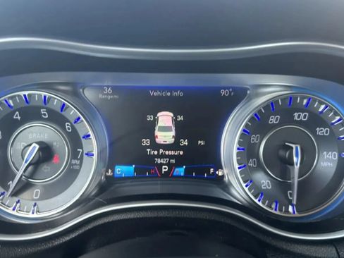 Used 2016 Chrysler 300 C RWD image 10