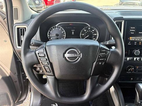 Used 2025 Nissan Frontier SV RWD image 18