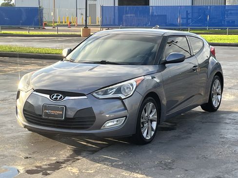 Used 2017 Hyundai Veloster FWD image 5