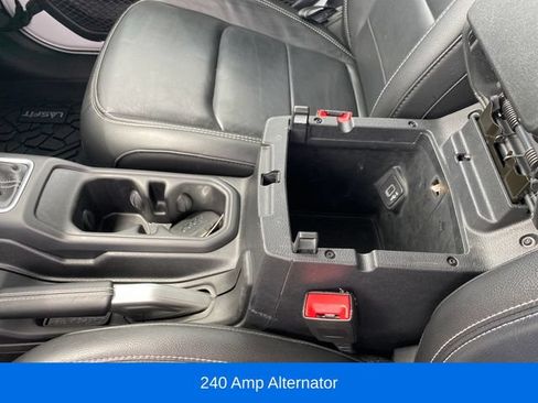 Used 2018 Jeep Wrangler Unlimited Sahara AWD/4WD image 14