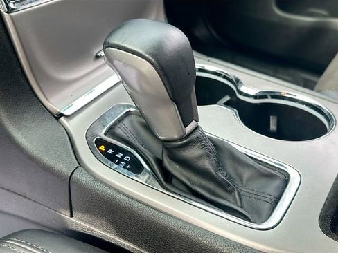 Used 2019 Jeep Grand Cherokee Altitude image 18