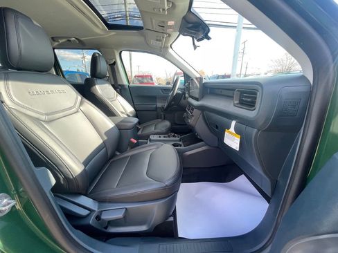 New 2025 Ford Maverick Lariat w/ Black Appearance Package image 24