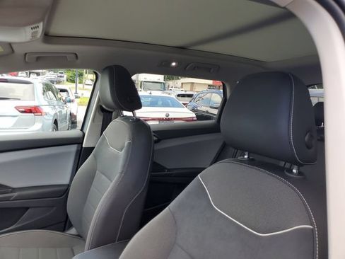 Certified 2023 Volkswagen Taos SE w/ Panoramic Sunroof Package FWD image 23
