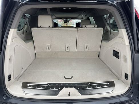 Used 2022 Cadillac Escalade ESV Premium Luxury Platinum image 25