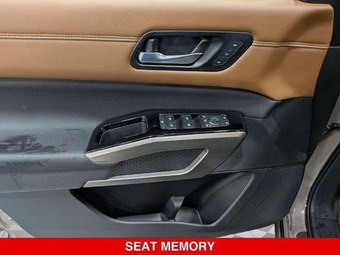 Certified 2023 Nissan Pathfinder Platinum AWD/4WD image 15