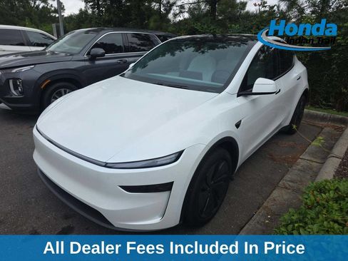 Used 2026 Tesla Model Y Long Range AWD/4WD image 1