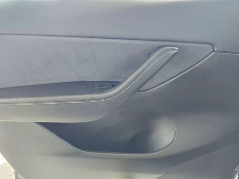 Used 2022 Tesla Model Y Performance AWD/4WD image 18