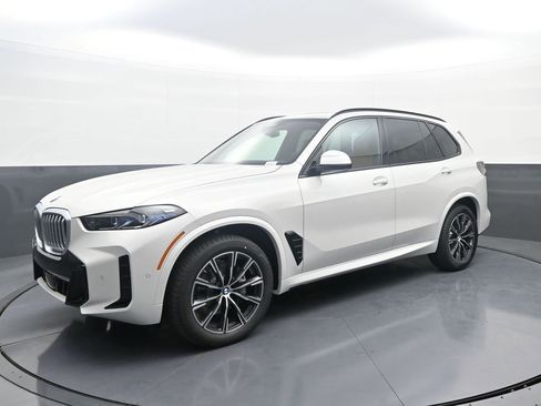 New 2026 BMW X5 xDrive40i w/ M Sport Package AWD/4WD image 4