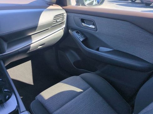 Used 2023 Nissan Rogue SV image 18