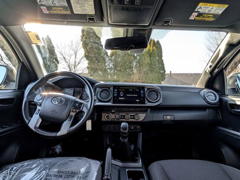Used 2019 Toyota Tacoma TRD Off-Road image 13
