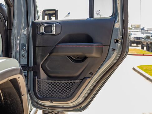 Used 2025 Jeep Wrangler Unlimited Rubicon image 38