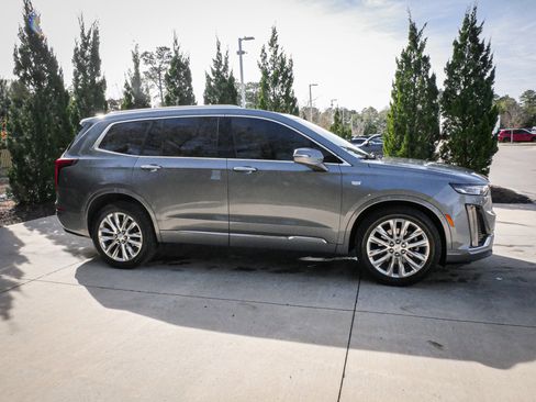 Used 2020 Cadillac XT6 Premium Luxury image 11