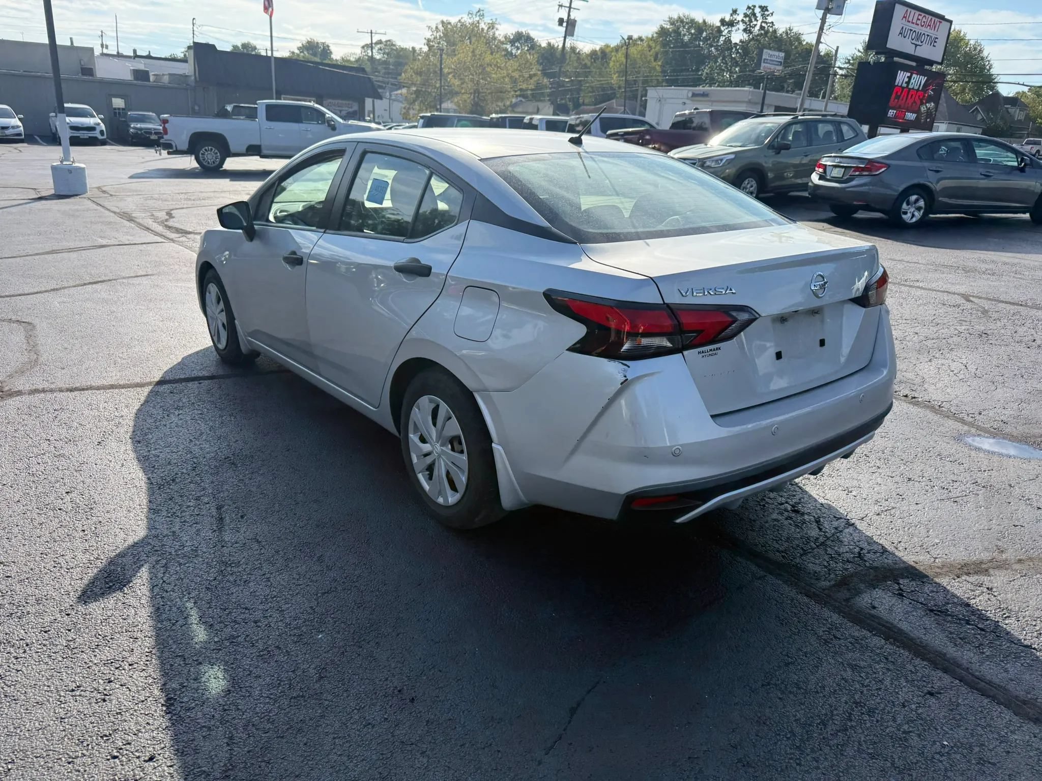 Used 2021 Nissan Versa S FWD image 5