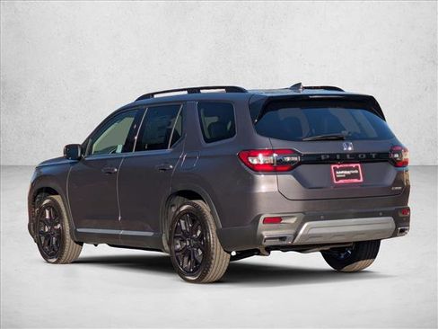 New 2025 Honda Pilot Touring image 9
