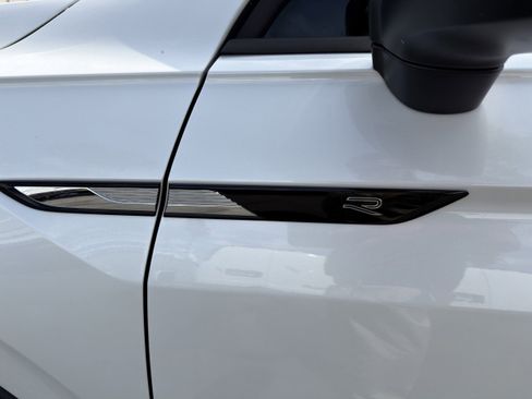 Used 2023 Volkswagen Tiguan SE R-Line image 41