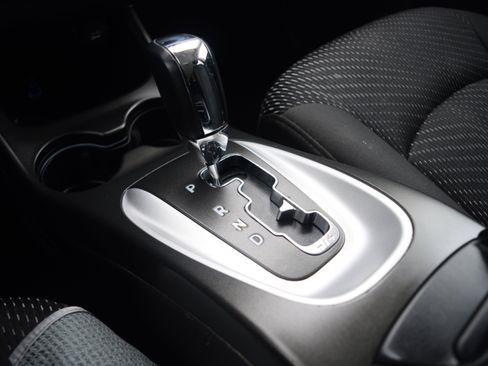 Used 2017 Dodge Journey SE w/ Safe & Sound Group image 12