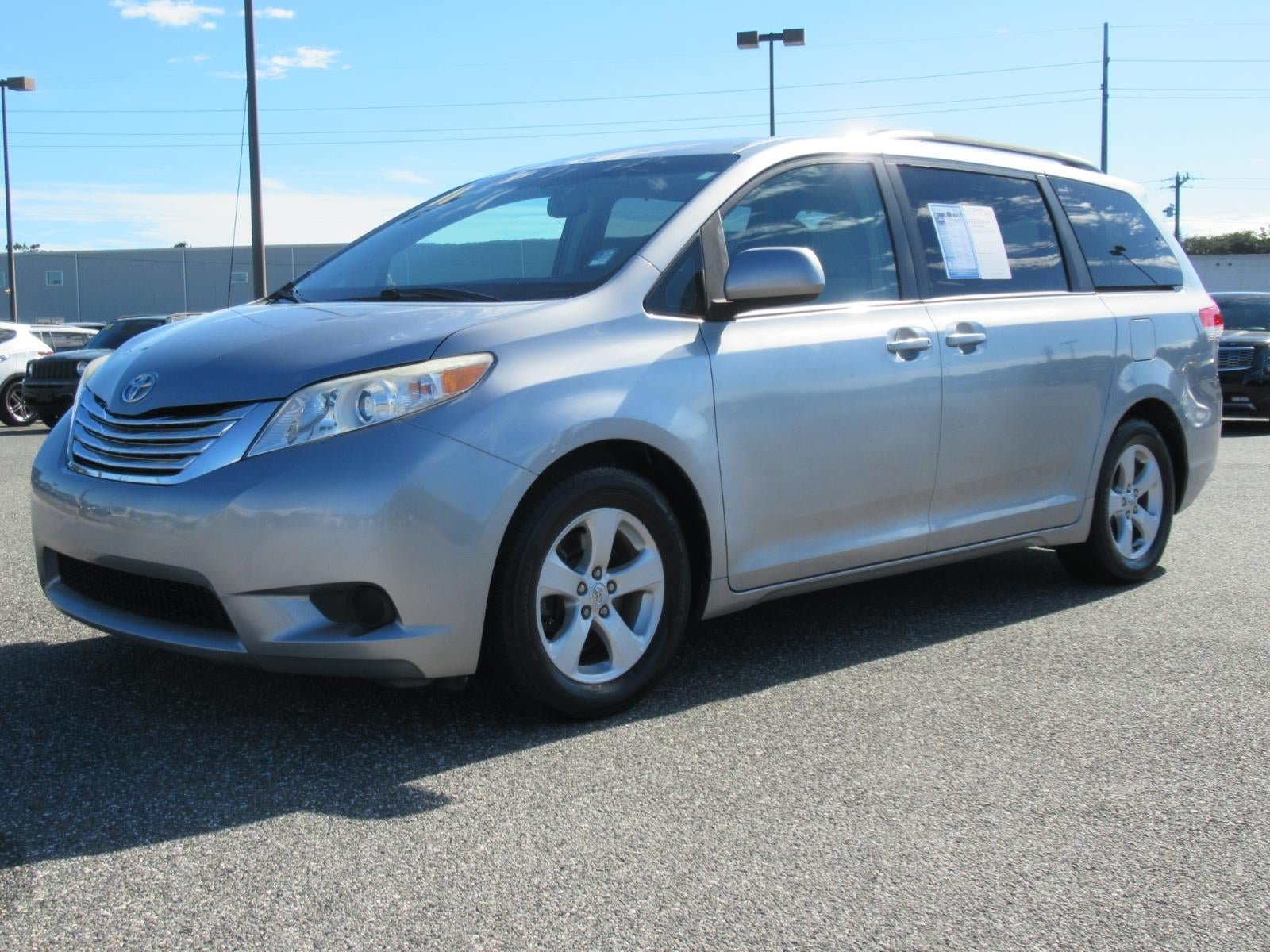 Used 2011 Toyota Sienna LE FWD image 4