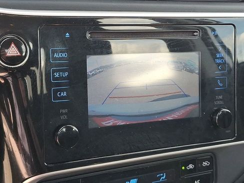 Used 2018 Toyota Corolla LE image 18